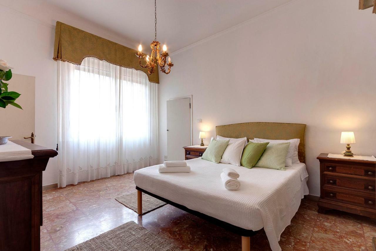 Historical Apartment Spectacular Arno View With Balcony From 12 Th Century. Florencia Exterior foto
