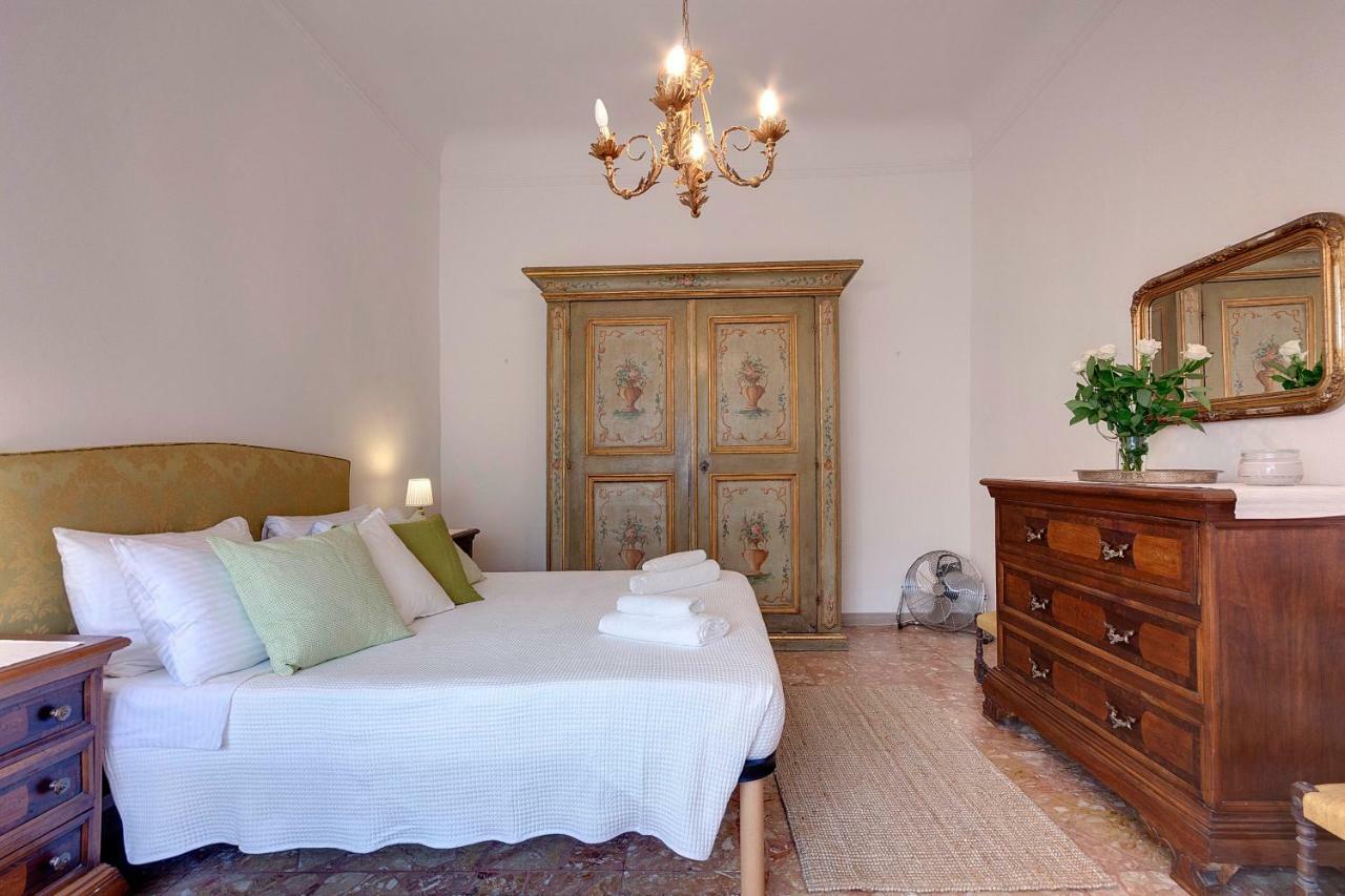 Historical Apartment Spectacular Arno View With Balcony From 12 Th Century. Florencia Exterior foto