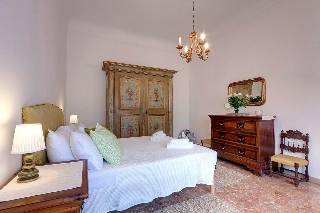 Historical Apartment Spectacular Arno View With Balcony From 12 Th Century. Florencia Exterior foto