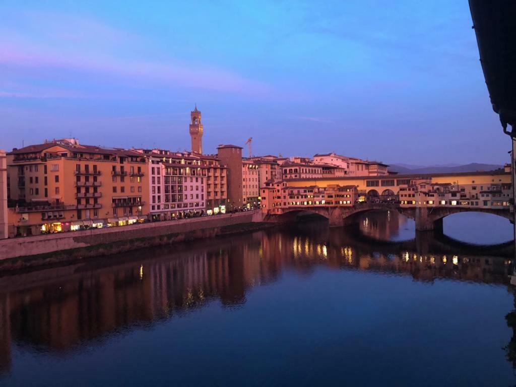 Historical Apartment Spectacular Arno View With Balcony From 12 Th Century. Florencia Exterior foto